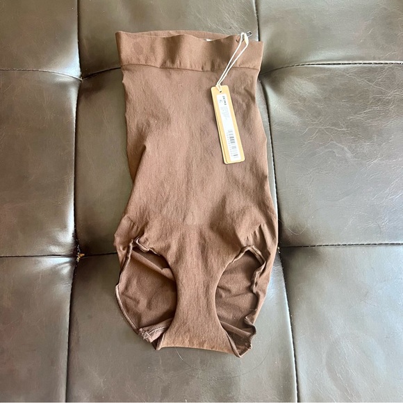 NWT Skims Everyday Sculpt High Rise Brief - Cocoa - XS - Picture 6 of 7